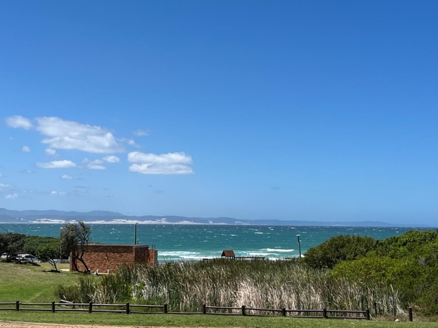 5 Bedroom Property for Sale in Wavecrest Eastern Cape